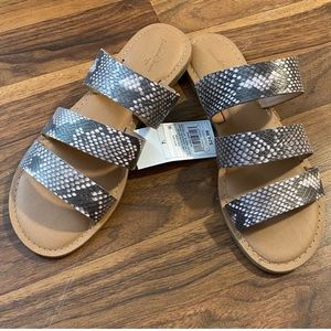 NWOT Universal Thread snake skin sandals 7.5